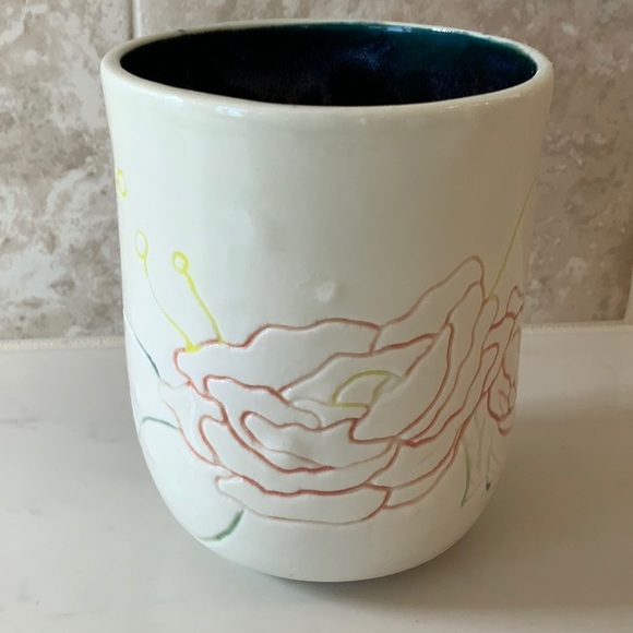 Line detail rose vase - Picture 3 of 6